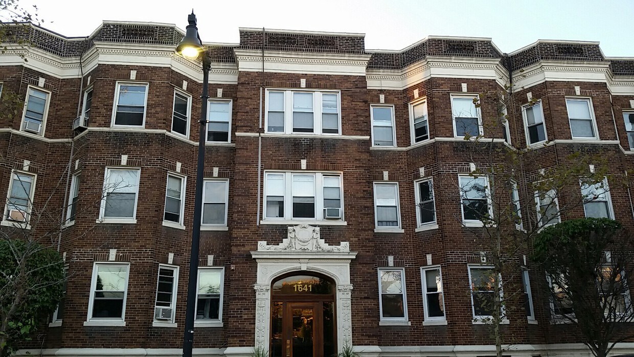 Primary Photo - 1641 Commonwealth Ave