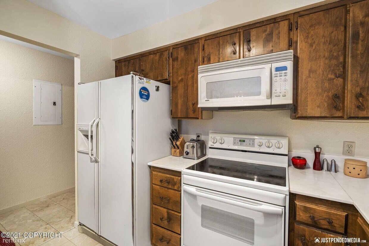 Primary Photo - 1 br, 1 bath Condo - 333 M St Apt 211