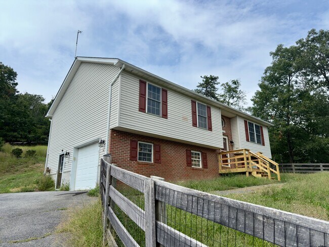 Foto del edificio - 104 Willow Trail