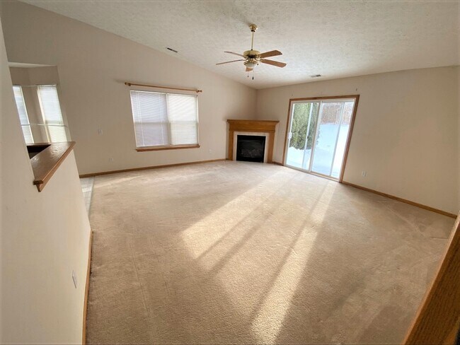 Building Photo - 1120 Chaucer Cir