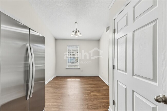 Foto del edificio - 219 Bellport Dr