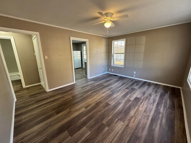 Foto del edificio - 1401 N Detroit Ave