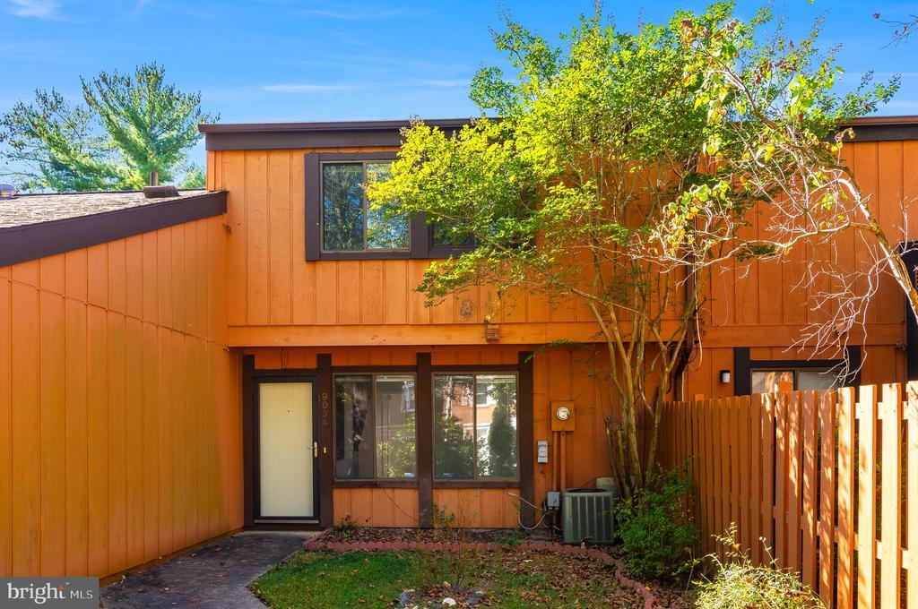 Foto principal - 9034 Arlington Blvd