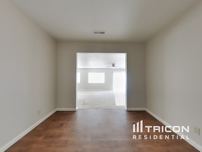 Building Photo - 2749 El Rey St