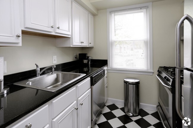 Kitchen - Sumner Highlands Apartments