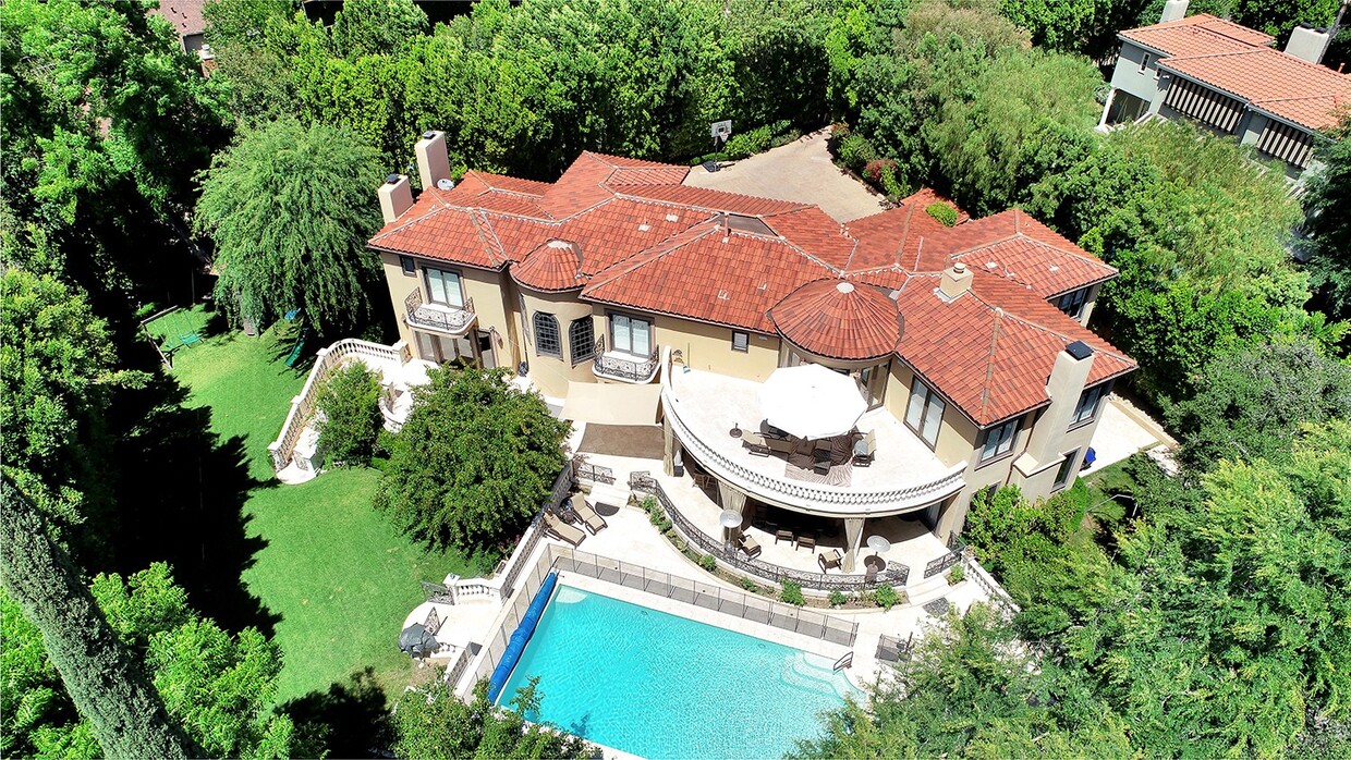 Foto principal - 5427 Encino Ave