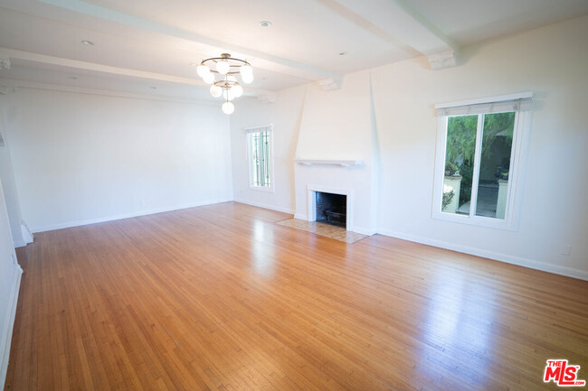 Building Photo - 1210 S La Jolla Ave