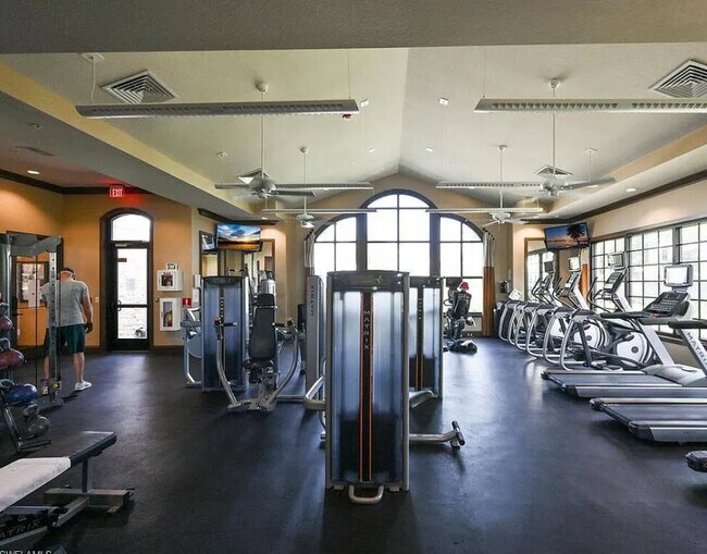 Gimnasia - 8344 Lucello Ter N