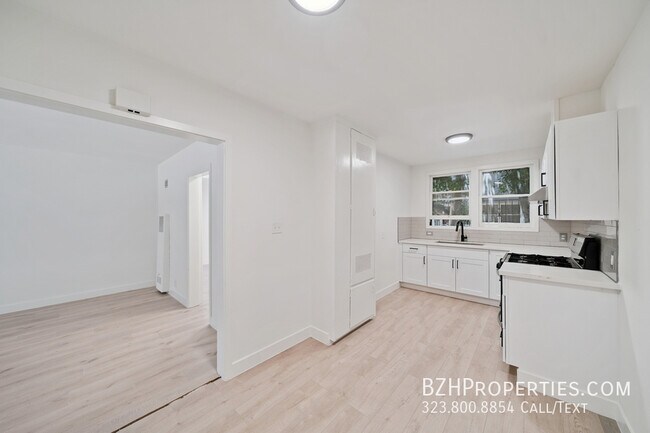 Foto del edificio - 1136 S Sherbourne Dr