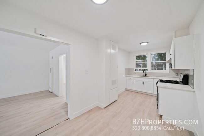 Building Photo - 1136 S Sherbourne Dr