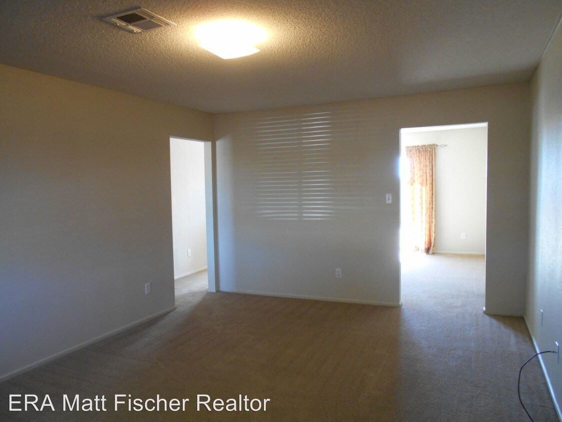 Building Photo - 3824 S Hinckley Dr