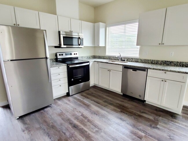 Kitchen - 6219 Parker Rd E