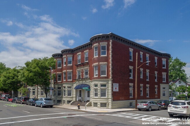 Foto del edificio - 73 Brighton Ave