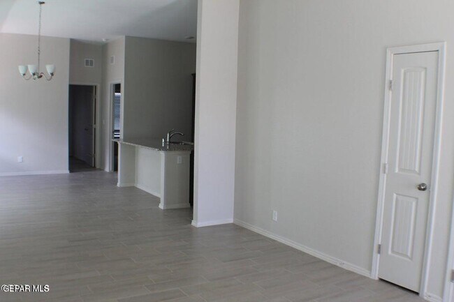 Foto del edificio - 7425 Norte Mesa Ln
