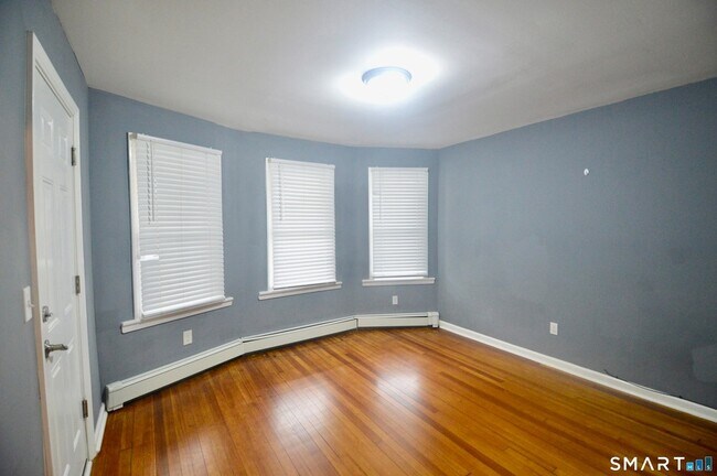 Foto del edificio - 807 Brewster St