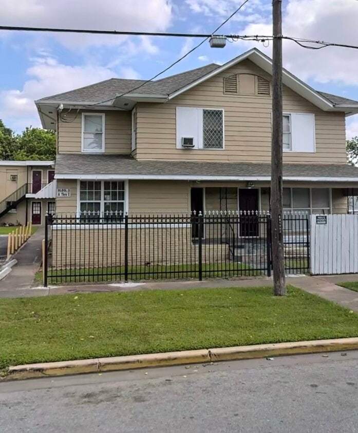 8001 Easton St Unit 16, Houston, TX 77017 Room for Rent in Houston