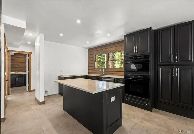 Foto del edificio - 46 Silver Creek Rd