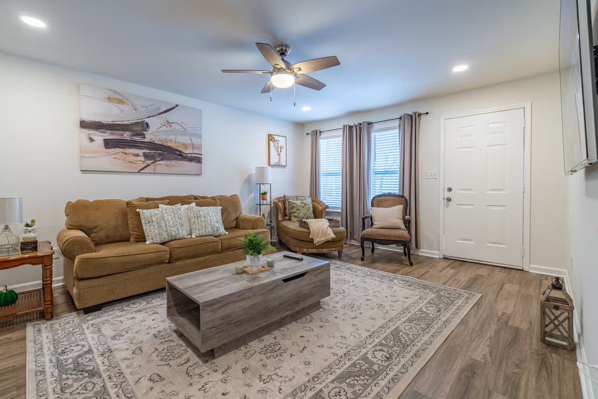 Primary Photo - Room in Duplex on Washington St