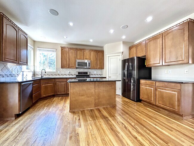 Building Photo - 4653 Bethany Ct