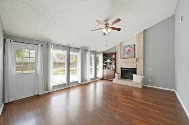 Building Photo - 3210 Pebble Lake Dr