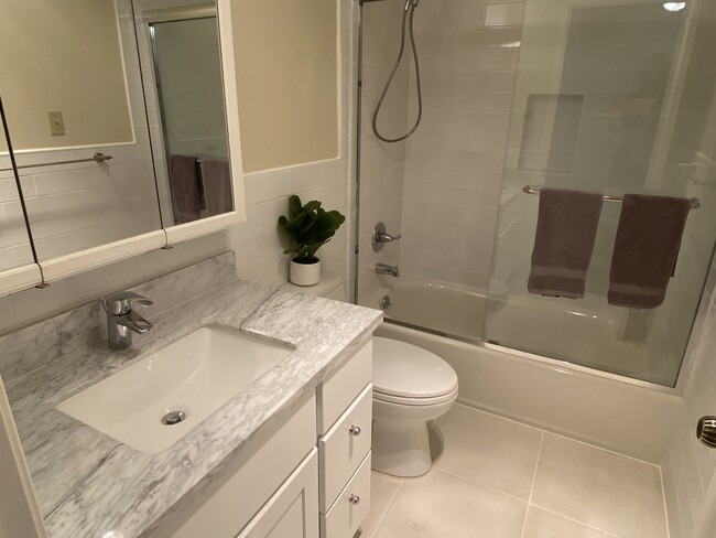 Bathroom - 430 Arguello Blvd