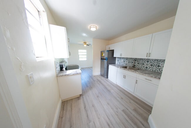 Foto del edificio - 424 NW South River Dr