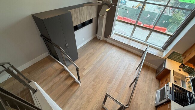 Building Photo - EPIC REA- Amazing SOMA Loft w/View - 1 BR/...