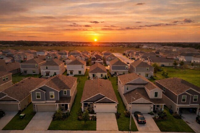 Building Photo - 1740 White Water Ct