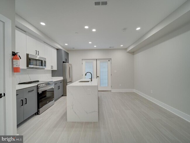 Foto del edificio - 1004 18th St NE