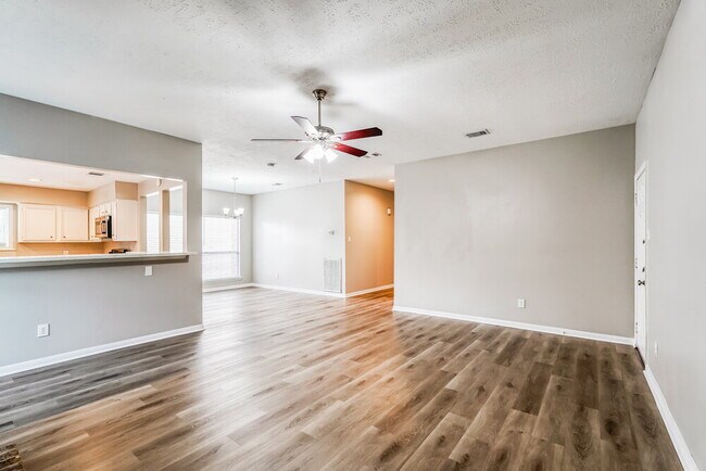 Foto del edificio - 8506 Deer Meadow Dr