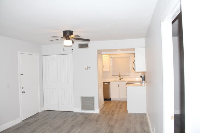 Building Photo - 230 Lake Frances Dr
