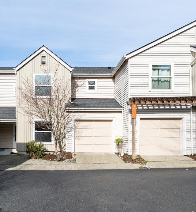 Building Photo - 3 bedroom in Bellevue WA 98007