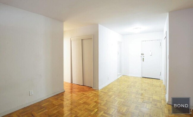 Building Photo - 340 E 74th St