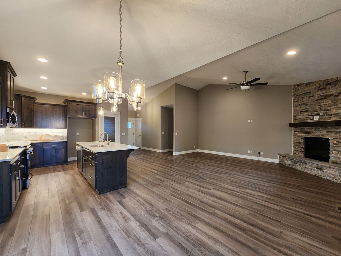 Primary Photo - Beautiful & Brand New House in Sublimity C...