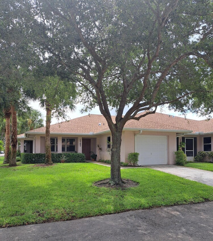Primary Photo - 1747 N Dovetail Dr