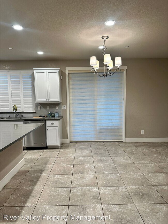 Foto del edificio - 4 br, 3 bath House - 4693 Winona Ct