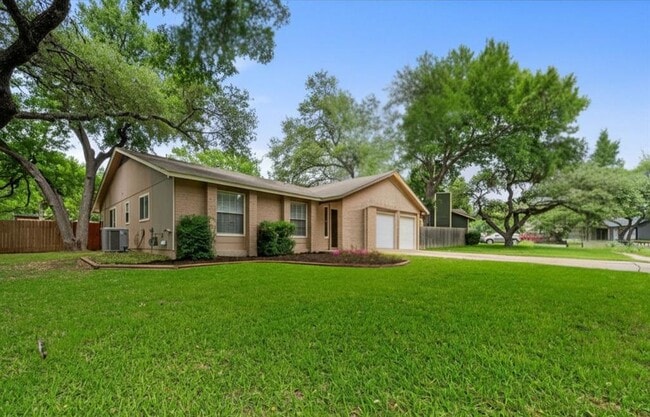 Building Photo - 9012 Texas Sun Dr