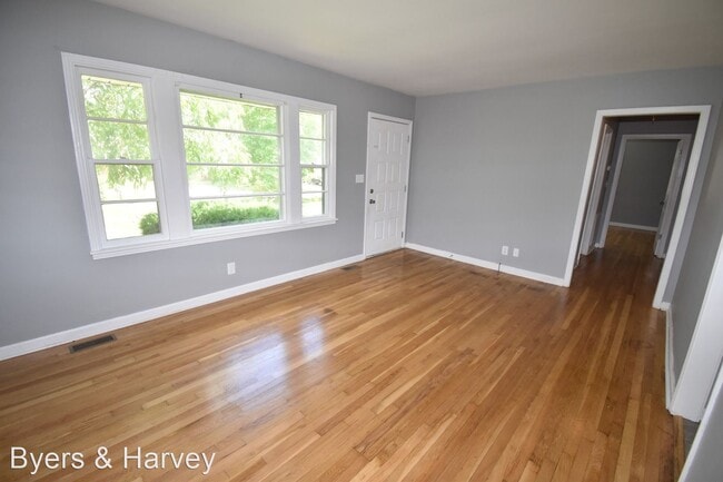Building Photo - 3 br, 1 bath House - 218 Clearview Drive