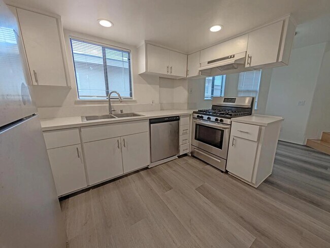 Foto del edificio - 305 N Cedar St
