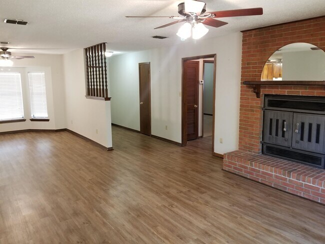 Building Photo - 754 Silver Maple Dr
