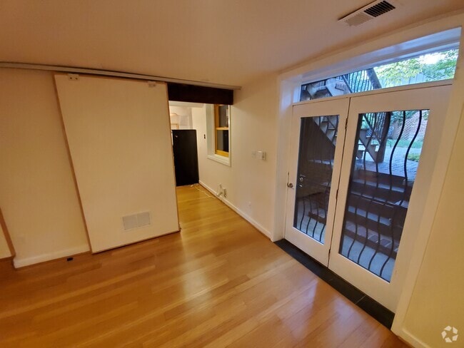 Building Photo - 2506 Cliffbourne Pl NW