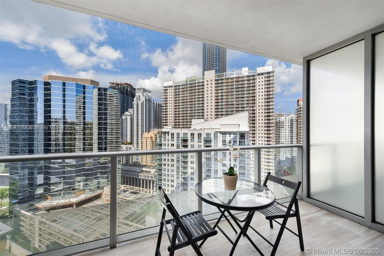 Foto principal - 1300 Brickell Bay Dr