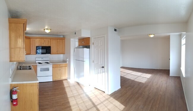 Building Photo - 2 bed, 1 bath Condo @ Continental Park w/ ...