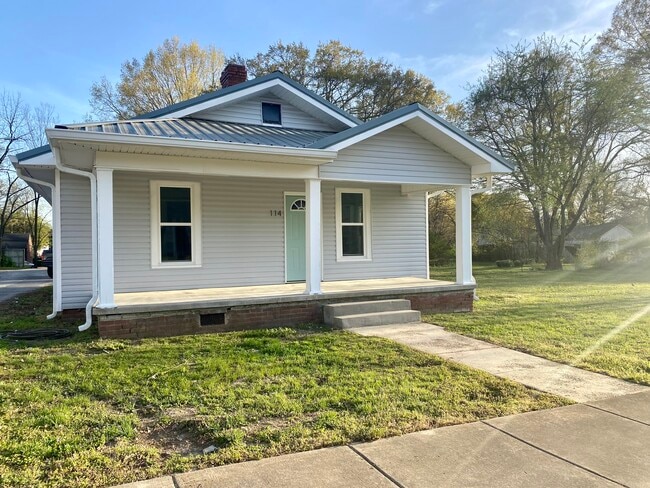 Building Photo - 114 Roland Ave