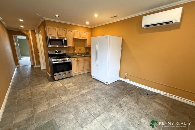Foto del edificio - Spacious 1-Bedroom Lower-Level Apartment with Private Patio