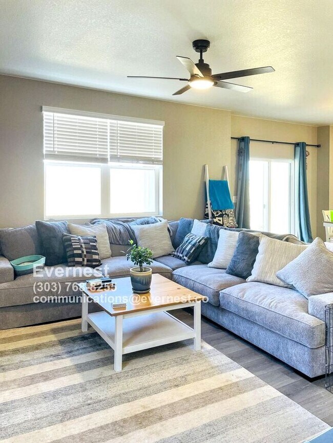 Foto del edificio - Spacious 4-Bedroom Home with Modern Comfor...