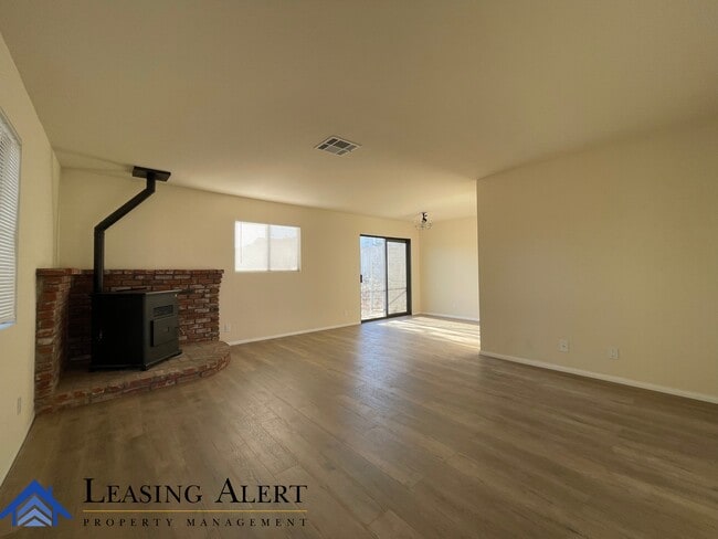 Building Photo - 42649 Cabin Dr