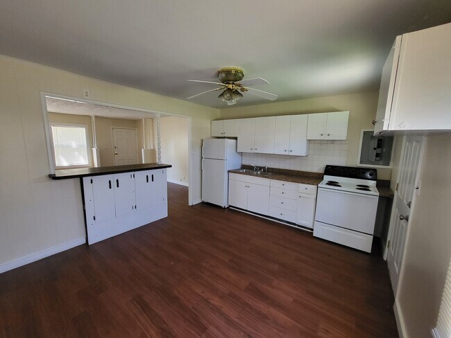 Building Photo - 7810 Cullen Dr