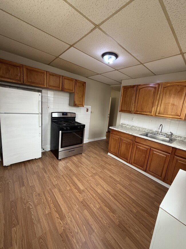 Kitchen - 44 Webster St