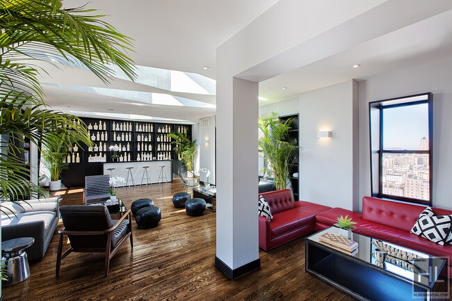 Foto del edificio - 666 West End Ave